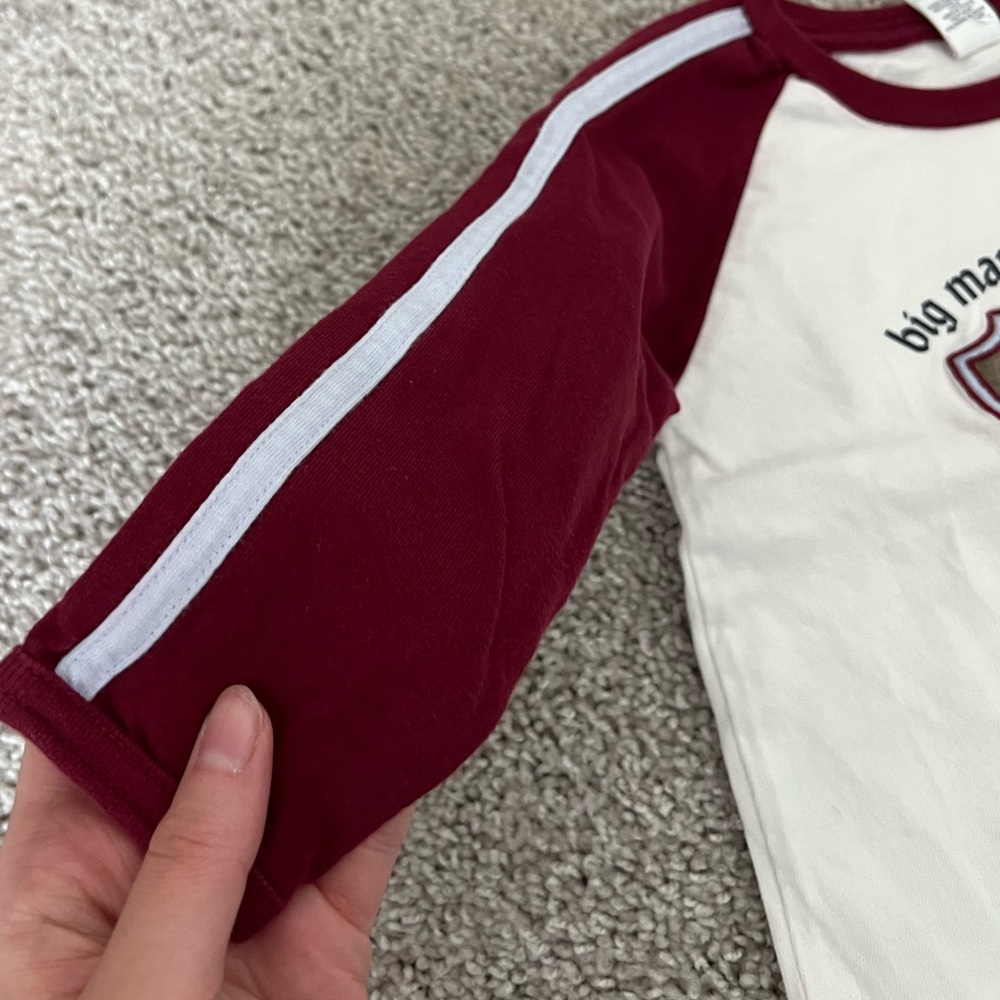 ⚪️GAP: Boy size 18-24 M, white w/maroon “Big man on campus” long sleeve tee⚪️ - Picture 5 of 11